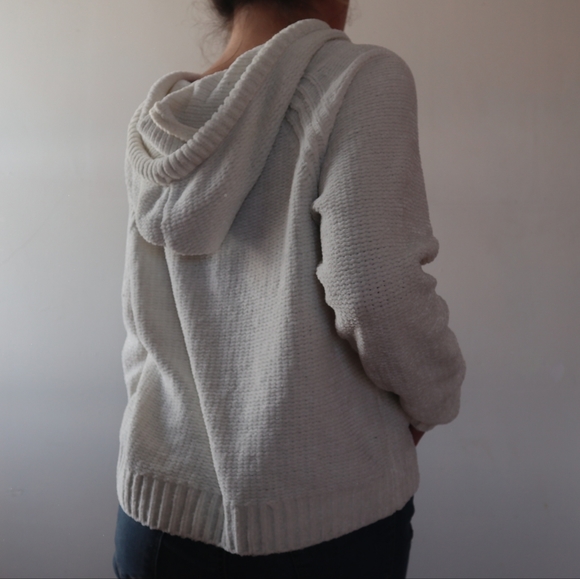 GAP Cozy White Knitted Sweater - Picture 6 of 10